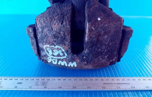 Volkswagen PASSAT B6 Front brake caliper