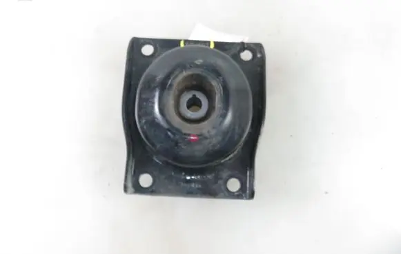 Engine mount vacuum valve