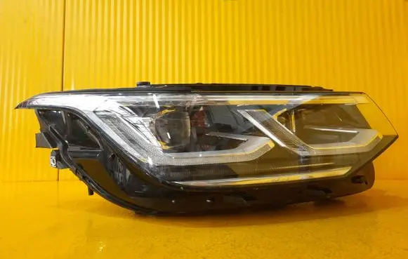 Volkswagen Tiguan Headlight/headlamp 5NB941082C
