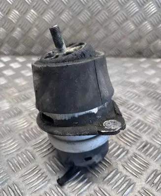 Audi Q7 4L Engine mount bracket 7L8199131F 2032012