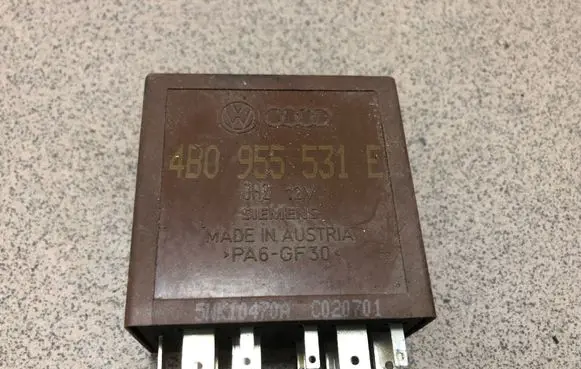 Audi A6 S6 C5 4B Window wiper relay 4B0955531E