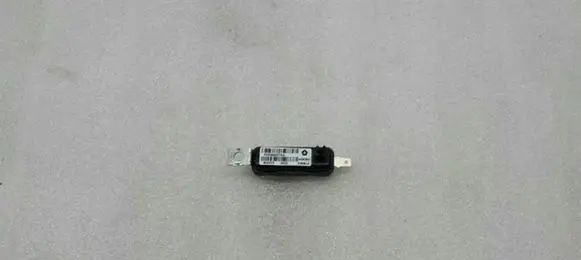 Chrysler 300C Aerial antenna amplifier P05064937AA