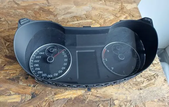 Volkswagen Sharan Speedometer (instrument cluster) 7N0920860J