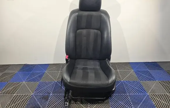 Lexus CT 200H Front driver seat 