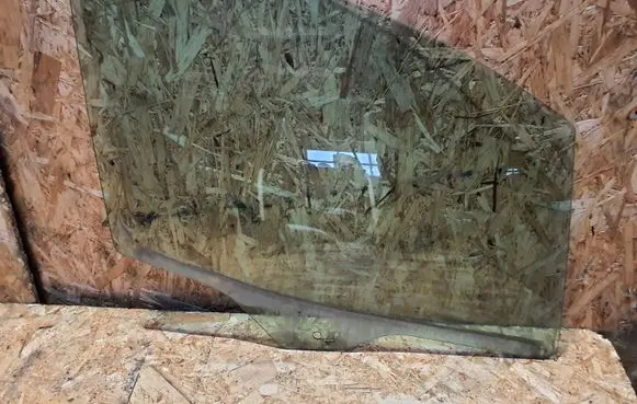 Ford Transit Courier Front door window glass four-door ET76A21410A 43R00098