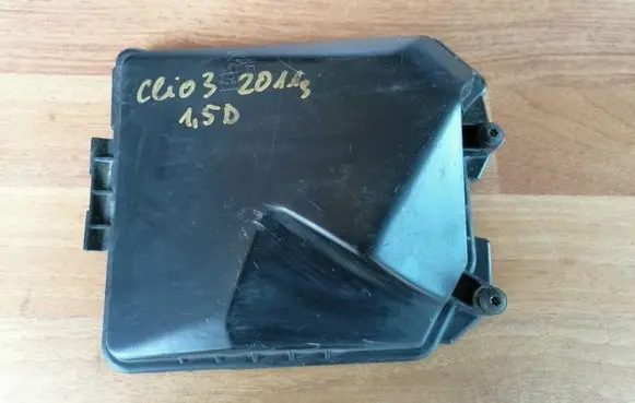 Renault Clio III Fuse box cover 8200314276