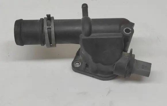 Audi A4 S4 B7 8E 8H Thermostat housing 03L121132A