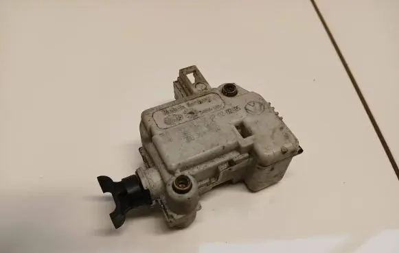 Volkswagen Touareg I Tailgate boot lock/latch motor 3b5827061b