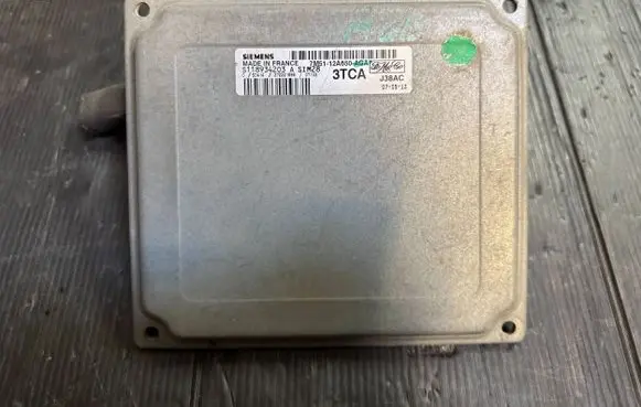 Ford Focus Engine control unit/module 7M5112A650AGA S118934203A