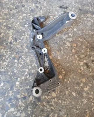 Volkswagen Golf VI Engine mounting bracket 1K0199296E