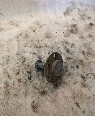 BMW 5 E34 Rear wheel hub