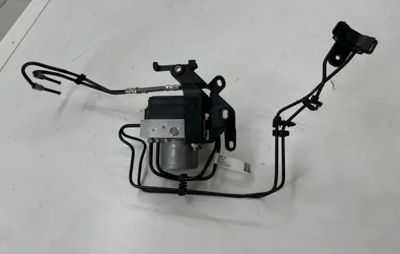 Tesla Model Y ABS Pump 104474510B 970444 23042711925