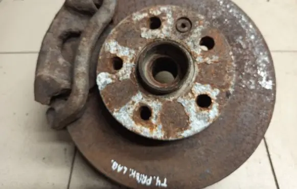 Volkswagen Transporter - Caravelle T4 Front wheel hub spindle knuckle