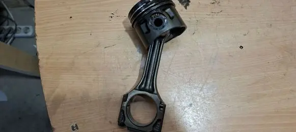 Volkswagen Transporter - Caravelle T4 Piston with connecting rod 028H
