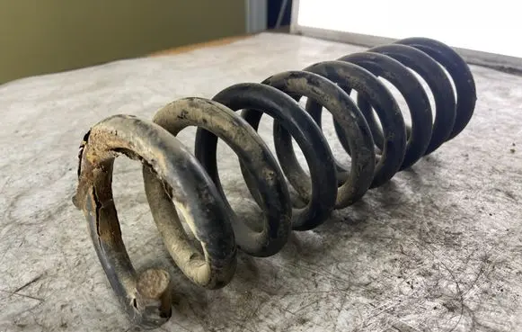 Mercedes-Benz E W210 Rear coil spring