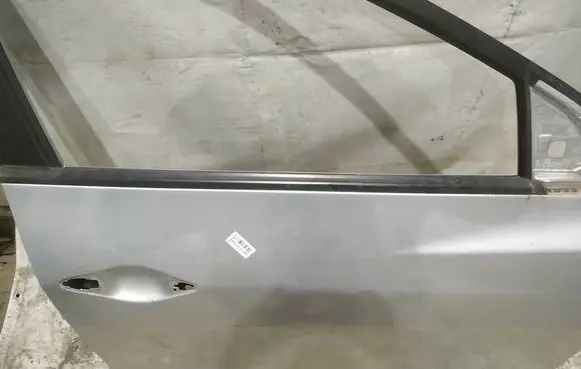 Hyundai ix35 Front door glass trim molding 