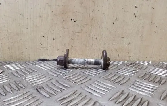 Volkswagen PASSAT B7 Front suspension camber bolt 