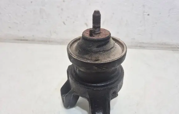 Hyundai Santa Fe Engine mount bracket 219322B000