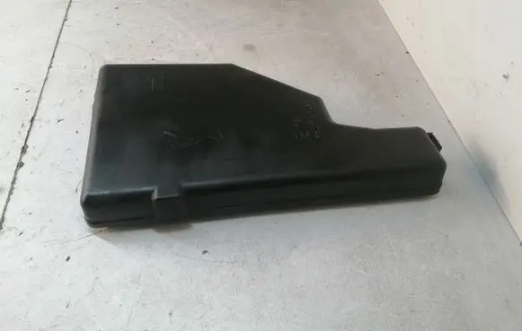 Toyota Prius (XW20) Fuse box cover 8644YA1