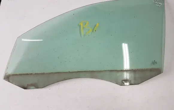 Volkswagen Tiguan Front door window glass four-door