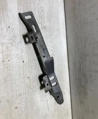 Engine mount bracket