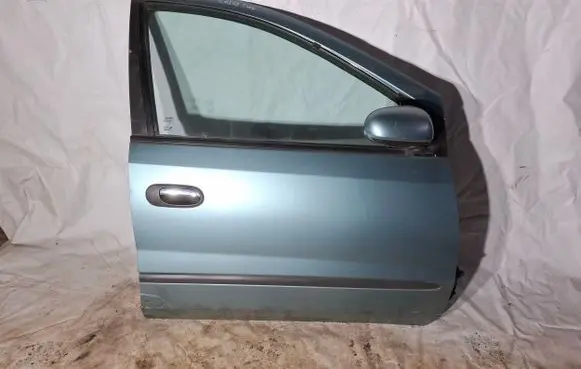 Nissan Almera Tino Front door