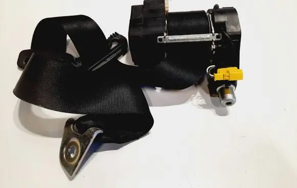 Rear seatbelt