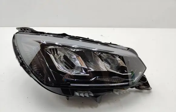 Peugeot 208 II Headlight/headlamp 9833036180