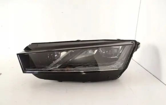 Skoda Octavia Mk4 Headlight/headlamp