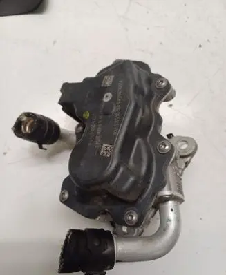 Volkswagen Golf VII EGR valve 04L131501S