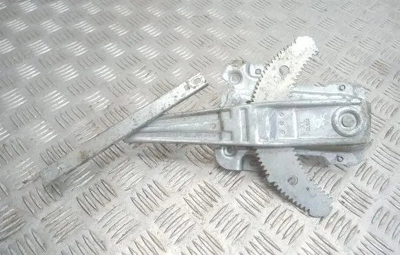 Rear door manual window regulator