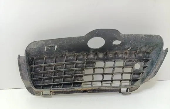 Volkswagen Golf III Front bumper lower grill 1H6853666
