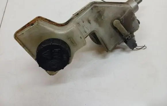 Mazda 3 II Brake fluid reservoir