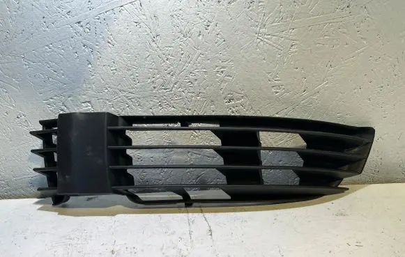 Volkswagen PASSAT B5.5 Front bumper lower grill 3B0853665H