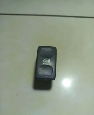 Land Rover Discovery Electric window control switch AMR2496