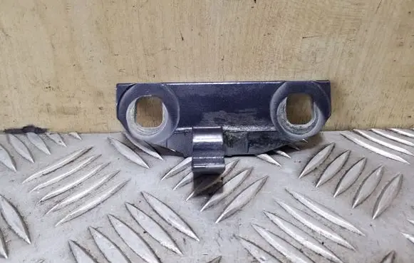 Volvo XC60 Front door lower hinge 