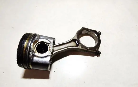 Subaru Legacy Piston with connecting rod