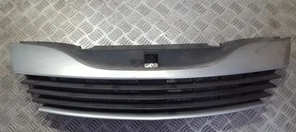 Renault Laguna II Front grill 8200012581