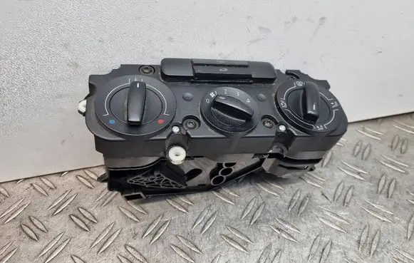 Volkswagen Caddy Climate control unit 1T2819045B 74731000