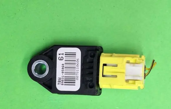 Toyota Avensis T270 Airbag deployment crash/impact sensor 8983105060 0078110606