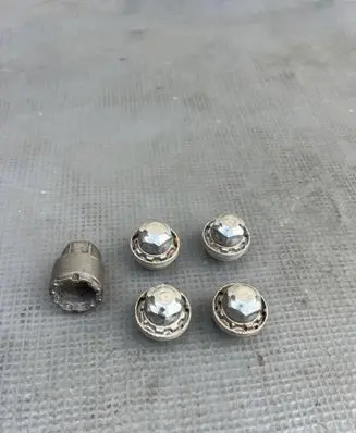 KIA Niro Anti-theft wheel nuts and lock
