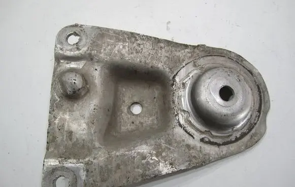 Volkswagen PASSAT B5.5 Engine mounting bracket 8D0399541B