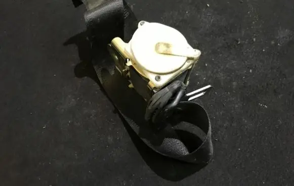 Opel Corsa B Rear seatbelt