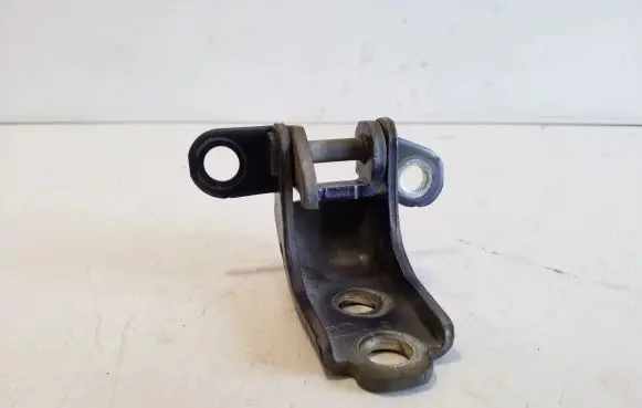 Honda CR-V Front door upper hinge