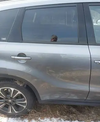 Suzuki Vitara (LY) Rear door