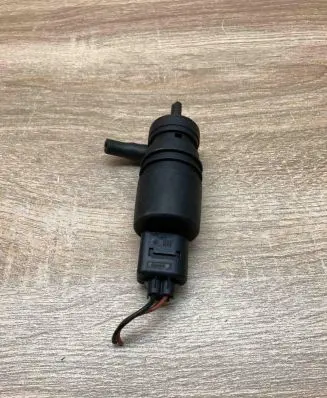 BMW X5 F15 Windscreen/windshield washer pump 8364516 WithPlug
