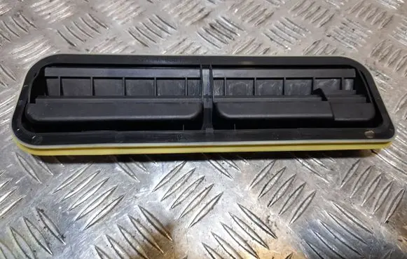 Mercedes-Benz E A207 Quarter panel pressure vent A2128300242