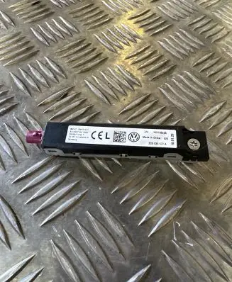 Volkswagen Polo VI Aerial antenna amplifier 2G0035577A