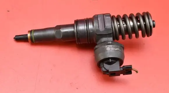 Skoda Octavia Mk2 (1Z) Fuel injector 038130073AJ