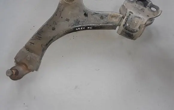 Volvo XC70 Front lower control arm/wishbone 31277345